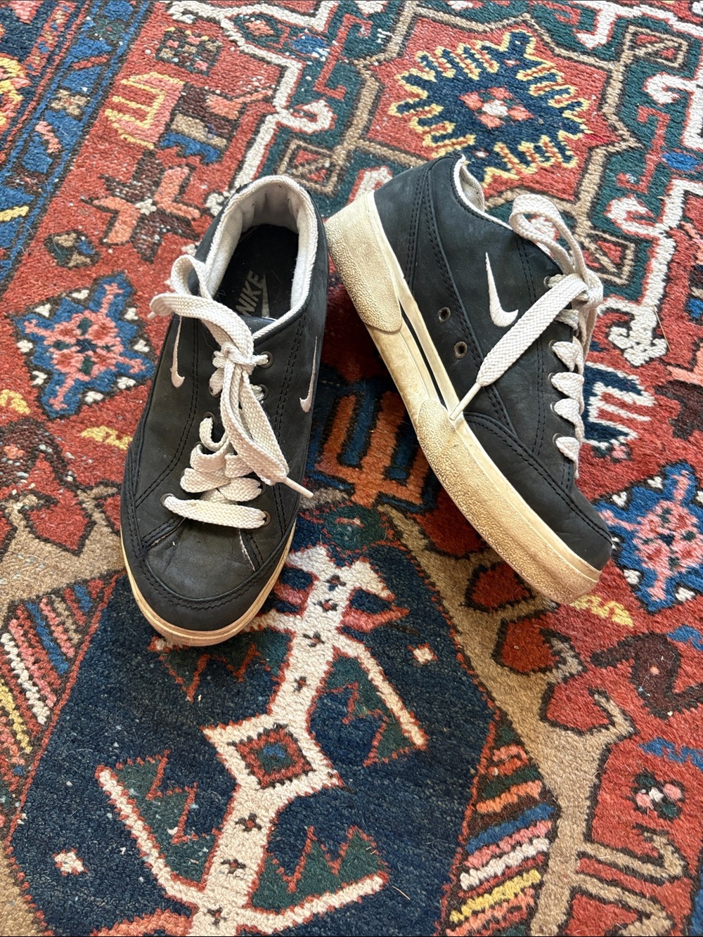 Vintage Nike kids Black & White Low-Top leather Sneakers size US 5